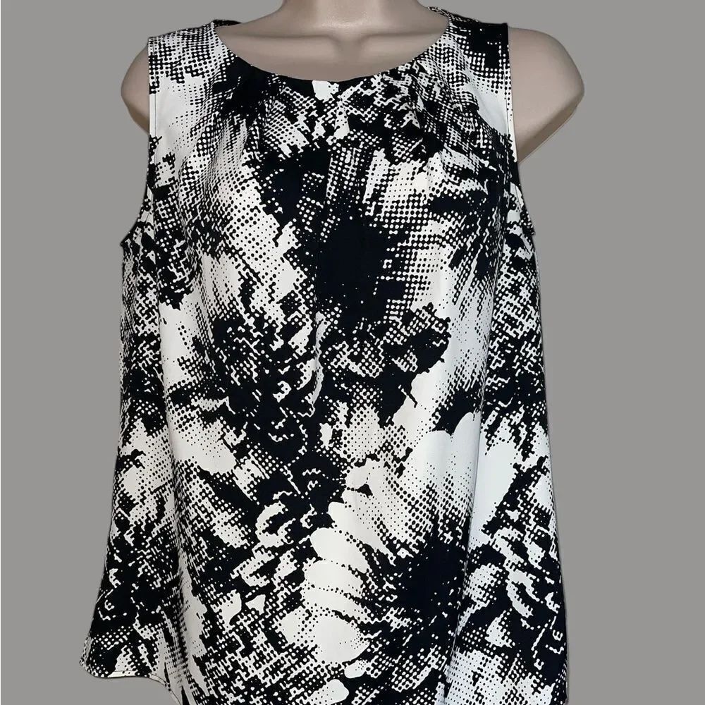 TALBOTS Black and White sleeveless keyhole button back Floral Women's Top